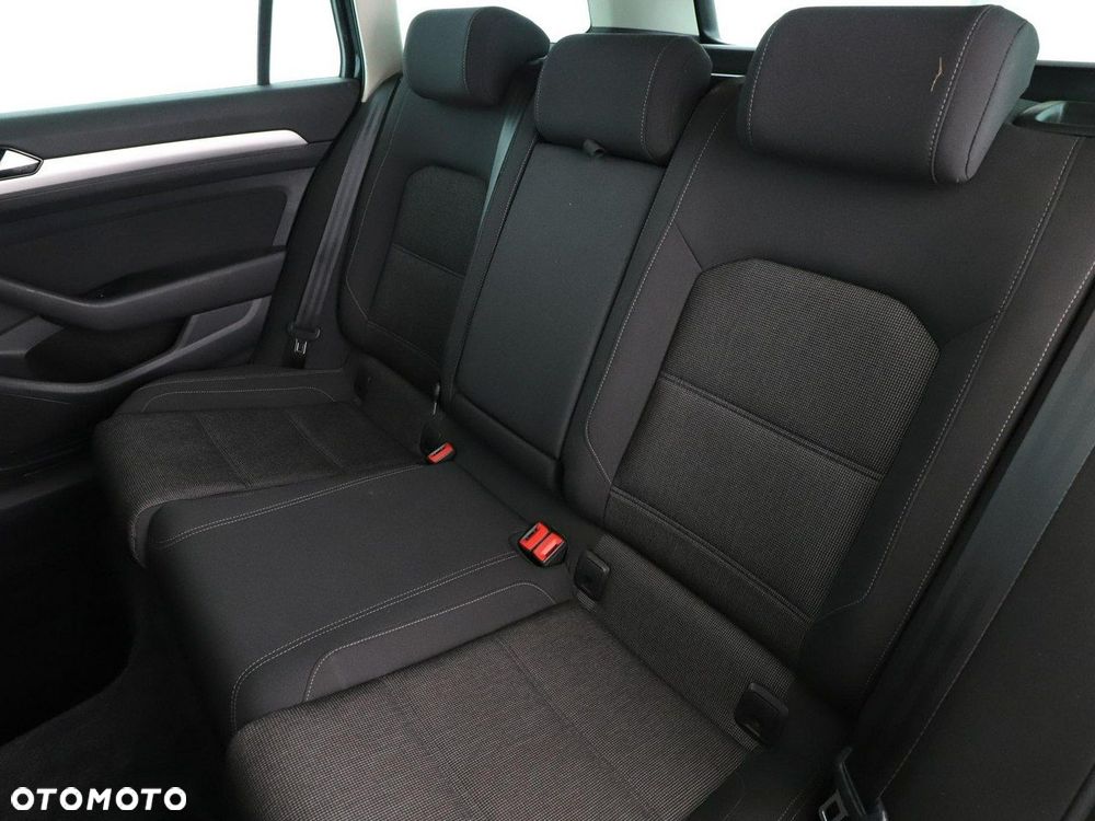 Volkswagen Passat - 18