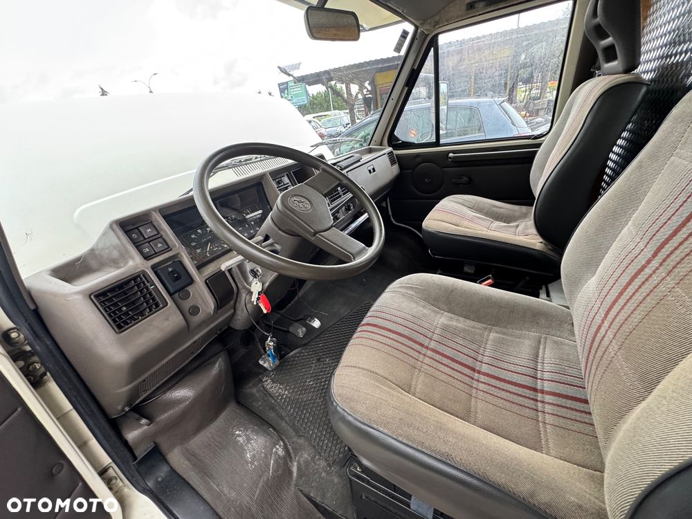 Peugeot J5 - 17