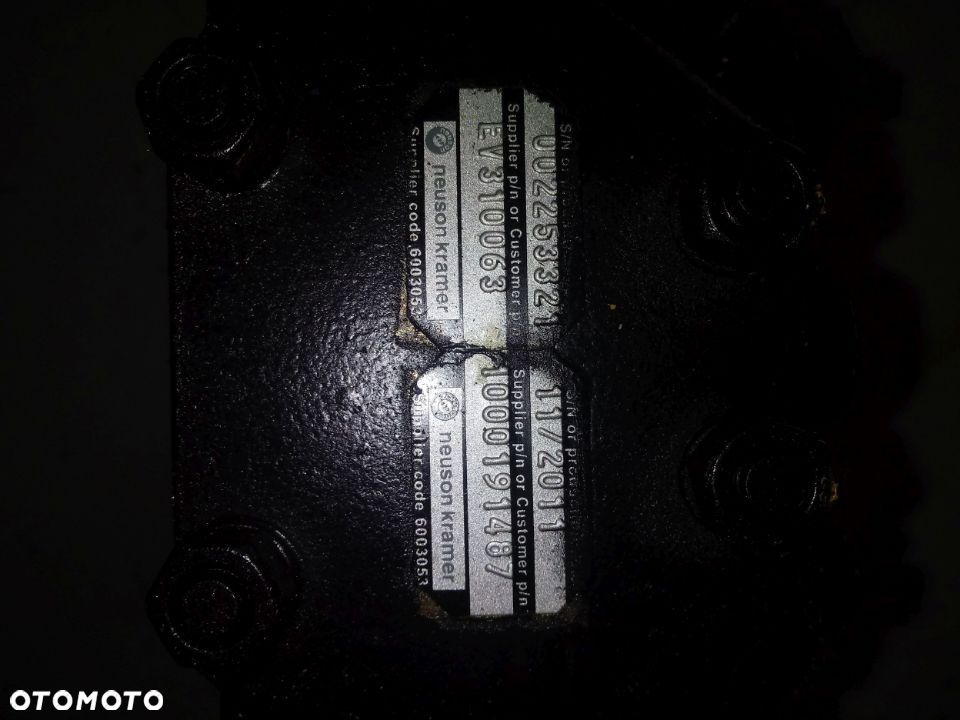 Rozdzielacz hydrauliczny Neuson Kramer 002253321 10 Sekcji - 8