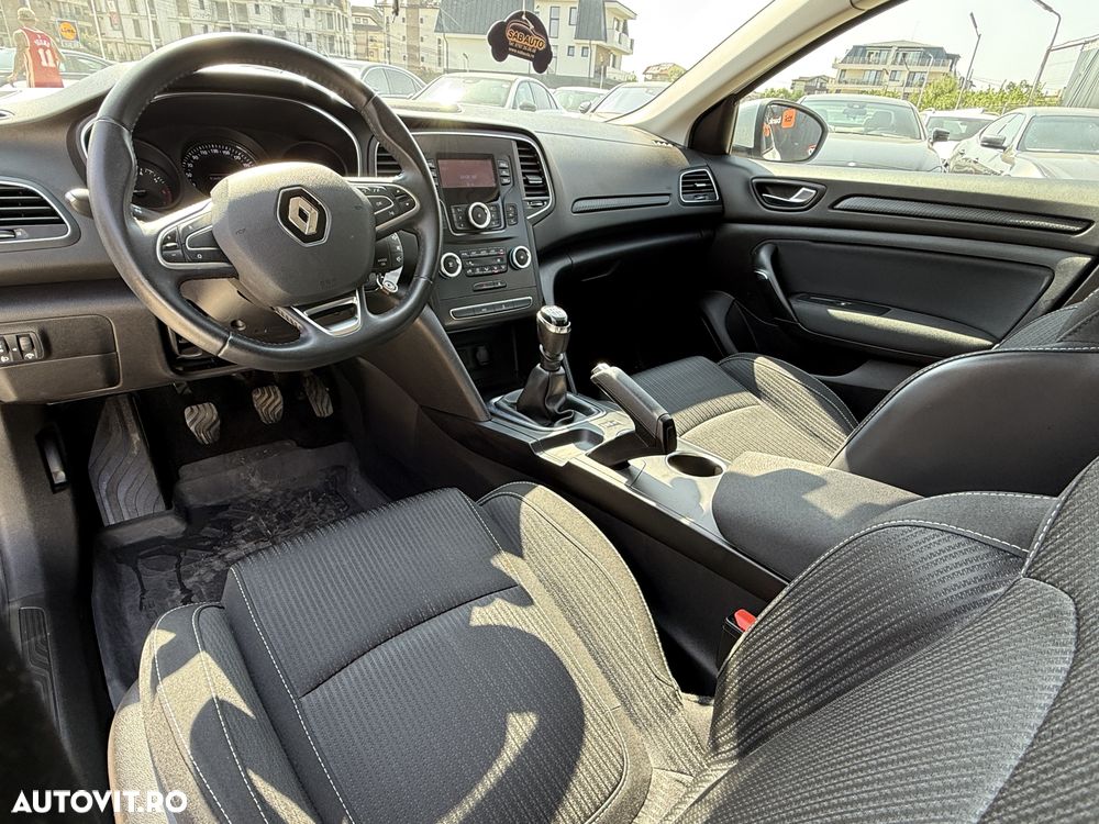 Renault Megane TCe Business - 4