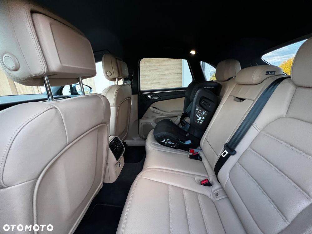 Porsche Macan Standard - 12
