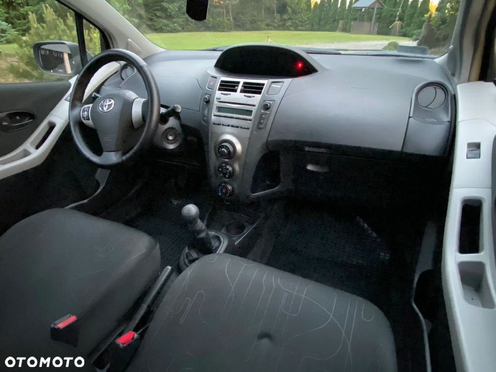Toyota Yaris - 8