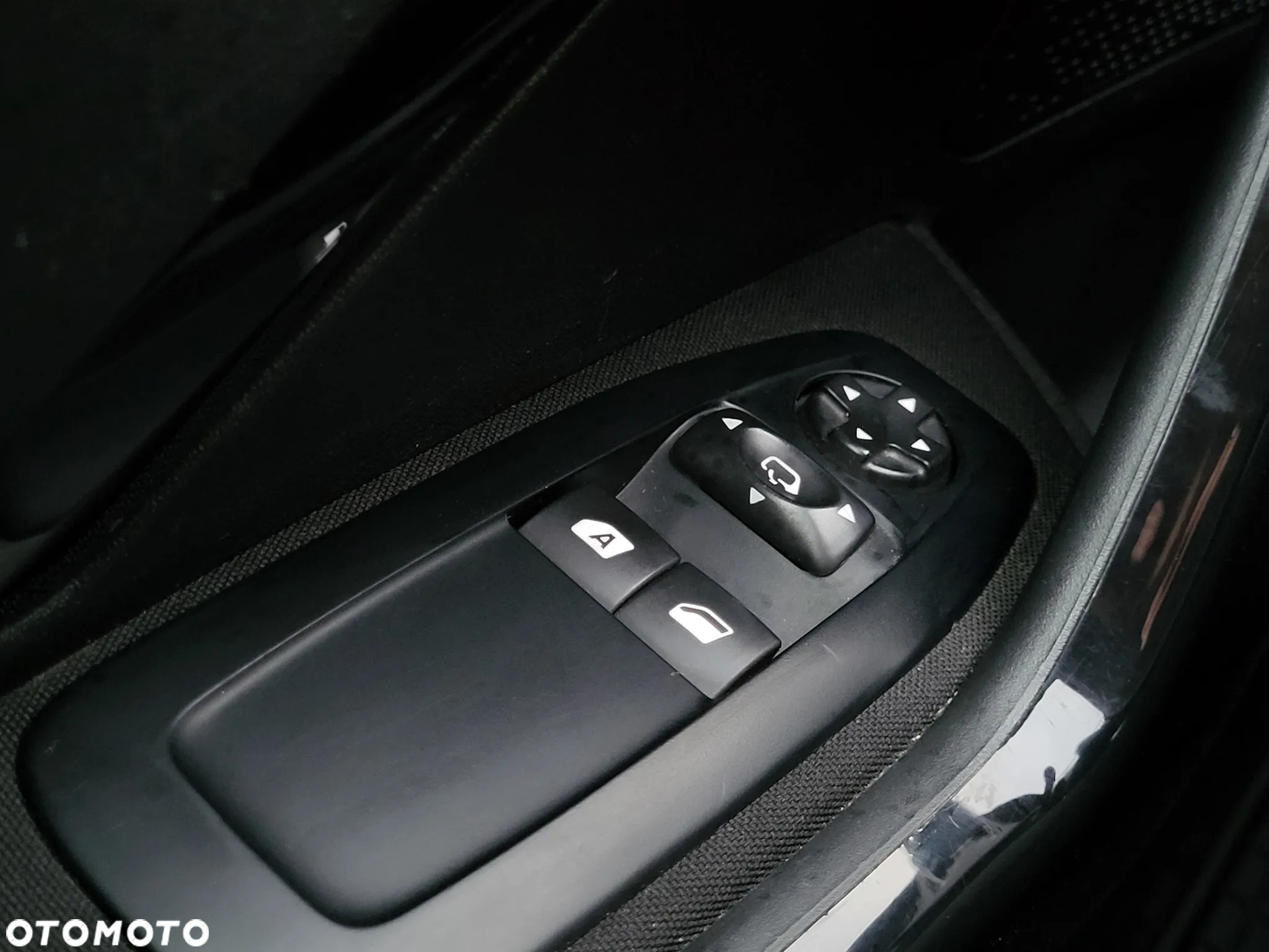 Peugeot 208 - 9