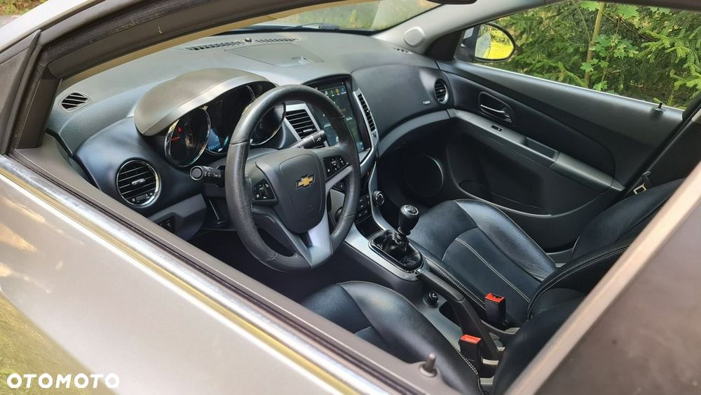 Chevrolet Cruze 1.8 LT - 12