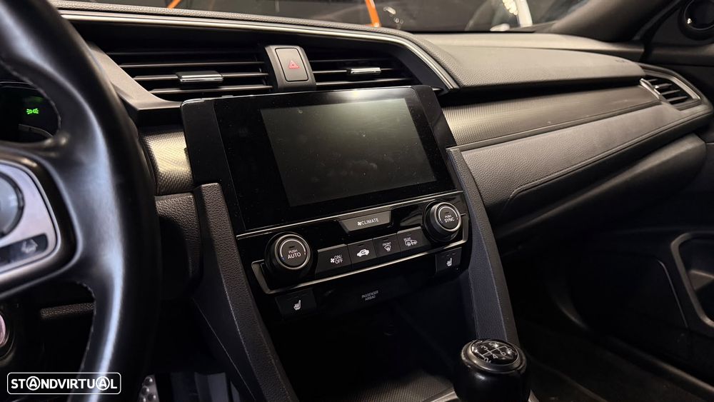 Honda Civic 1.0 i-VTEC Executive - 16