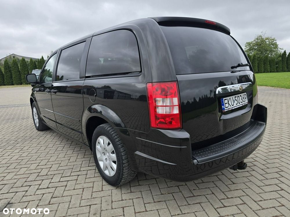 Chrysler Town & Country - 10