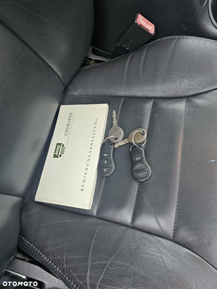 Jeep Cherokee 3.7L Limited - 19