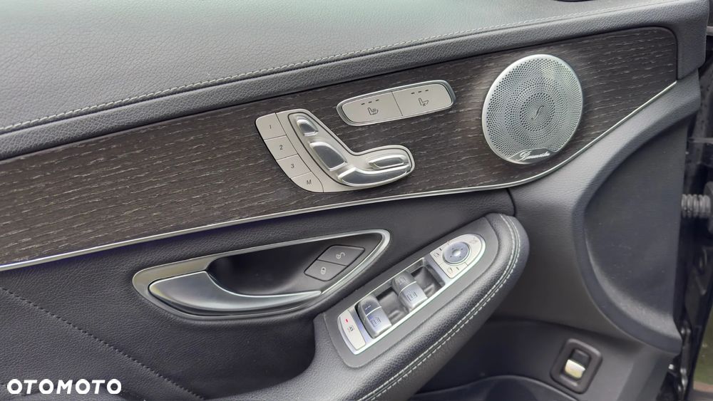 Mercedes-Benz Klasa C 400 4Matic 9G-TRONIC AMG Line - 23