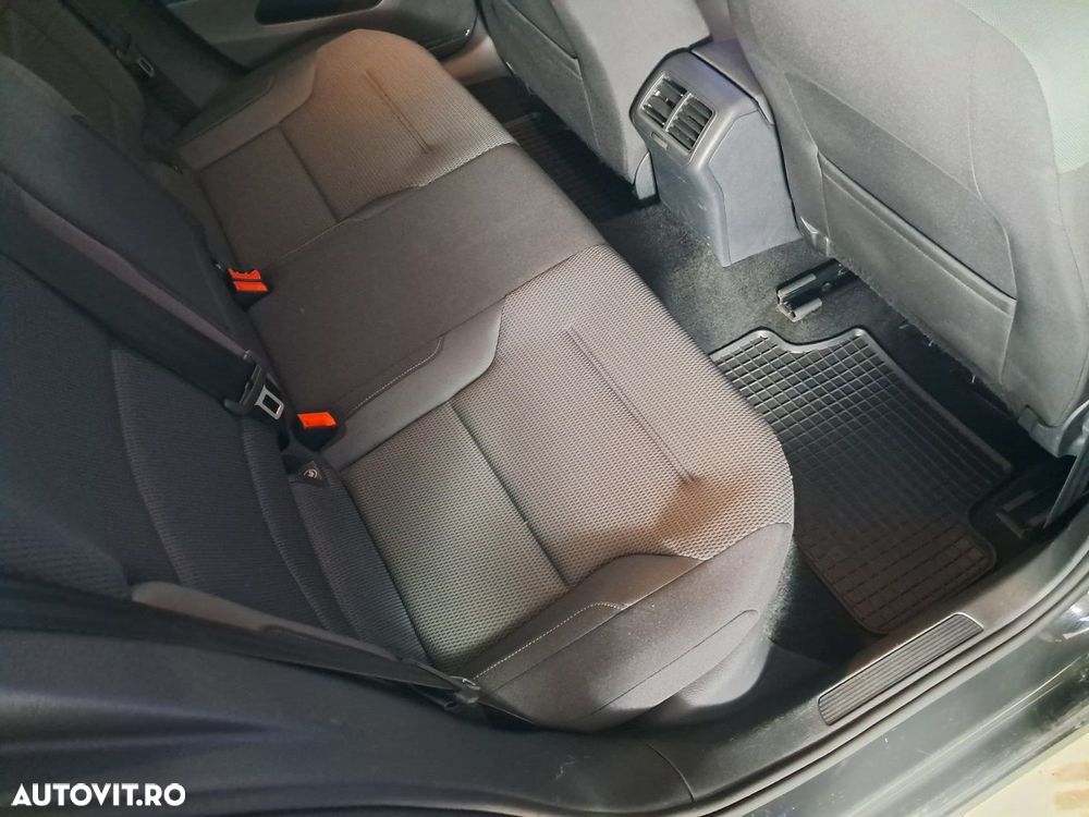 Volkswagen Golf - 10