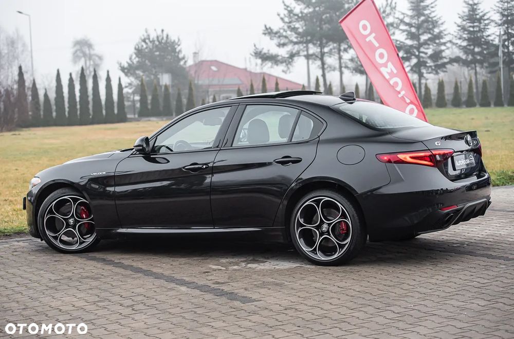 Alfa Romeo Giulia 2.0 Turbo 16V AT8-Q4 Veloce - 12