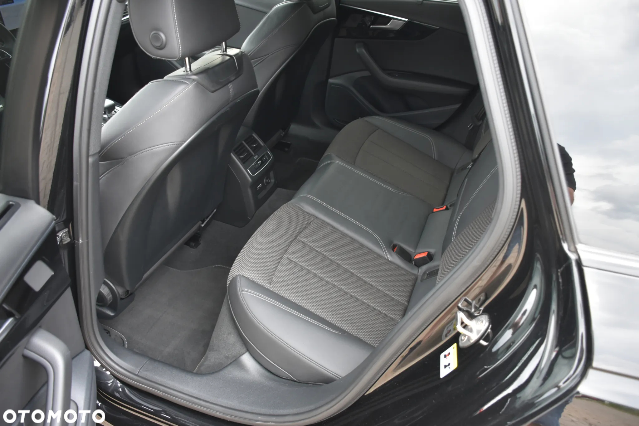 Audi A4 ver-avant-35-tdi-s-tronic-s-line - 14