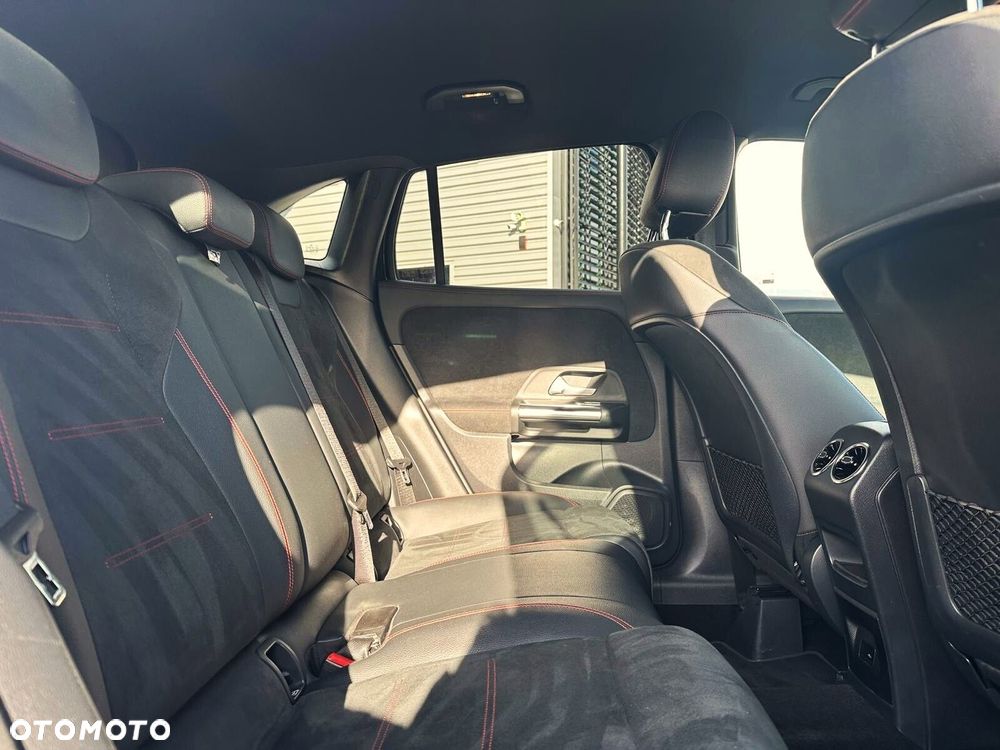 Mercedes-Benz GLA - 14