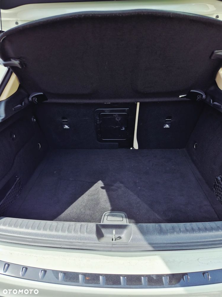 Mercedes-Benz GLA 250 4Matic 7G-DCT - 16