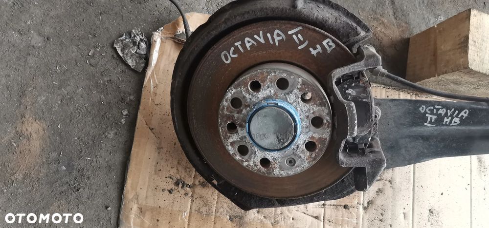 ZWROTNICA PIASTA LEWA PRAWA TYŁ  OCTAVIA II HB - 1