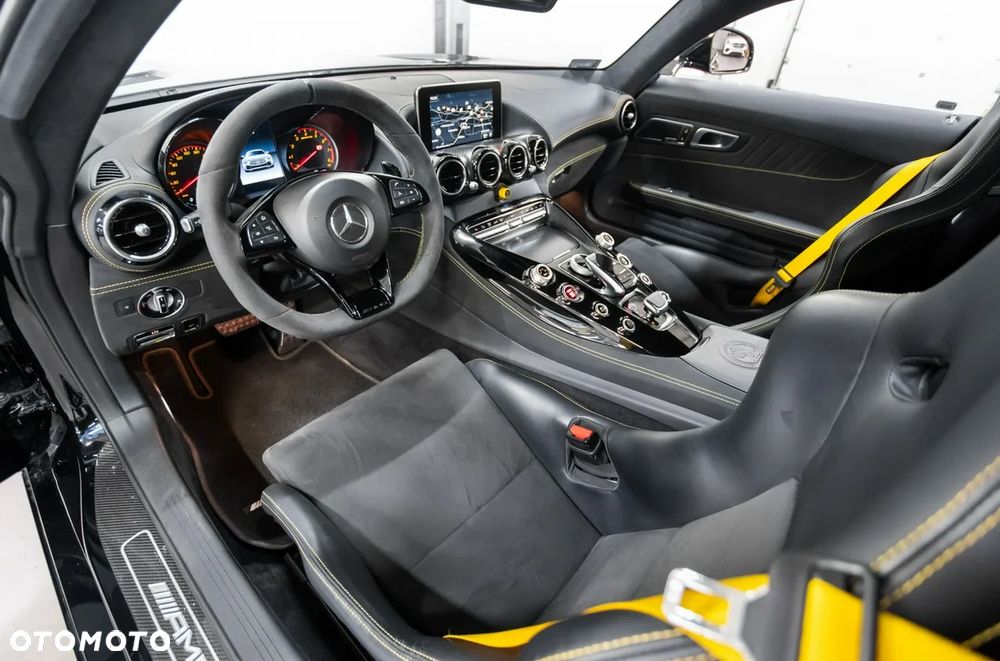 Mercedes-Benz AMG GT R - 8