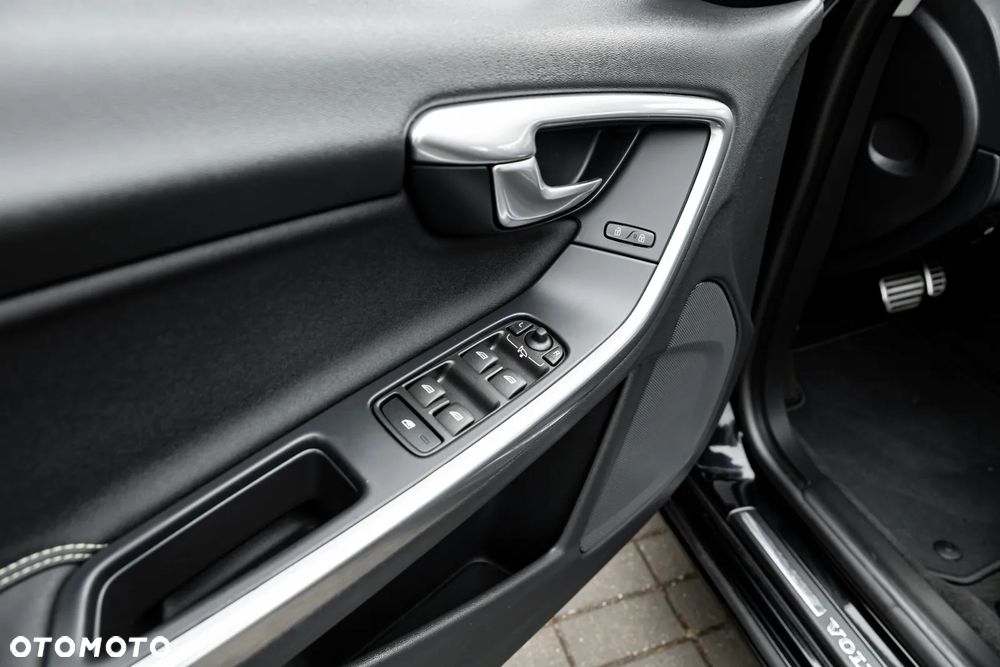 Volvo V60 D3 Geartronic RDesign - 35