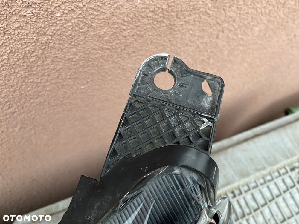 LAMPA focus III lift czarna lewa eu - 4