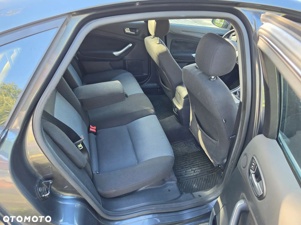 Ford Mondeo 1.8 TDCi Ambiente - 14