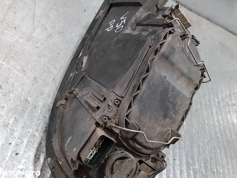 LAMPA PRZÓD PRAWA VOLVO V50  30698890 RH       0301198274 - 3