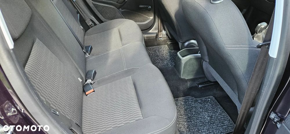 Peugeot 208 - 33