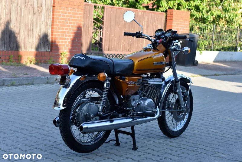 Suzuki Inny - 15