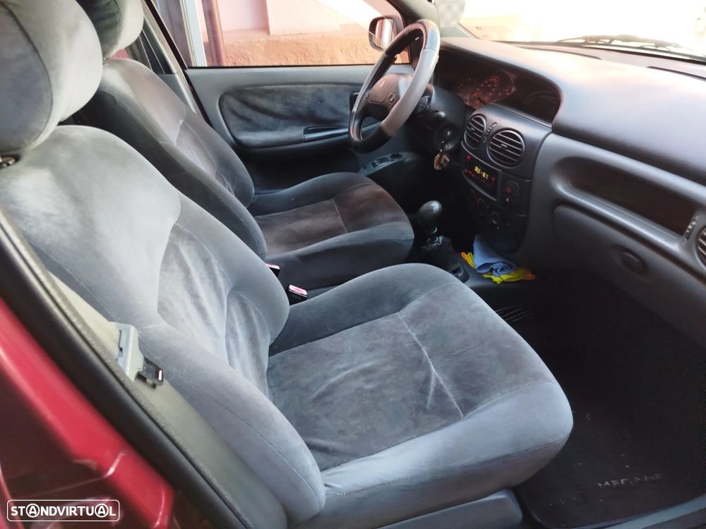 Renault Mégane 1.6 RN - 10