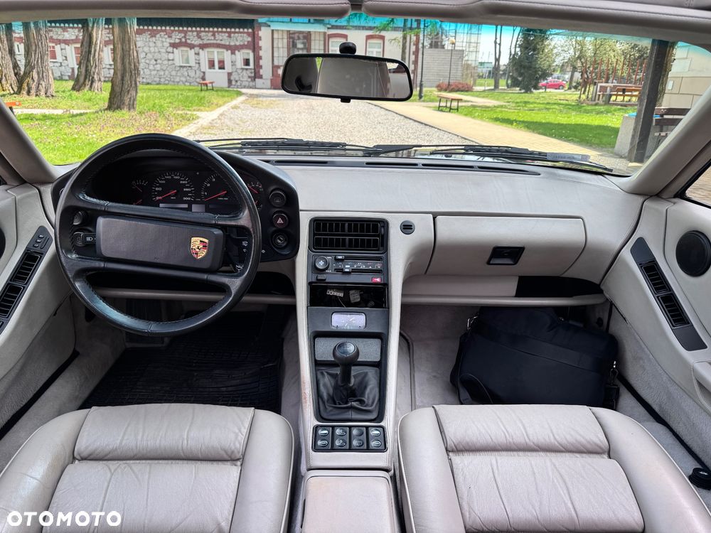 Porsche 928 - 23