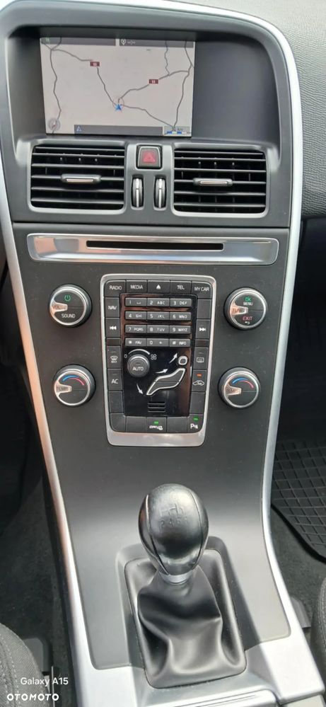 Volvo XC 60 DRIVe R-Design - 4