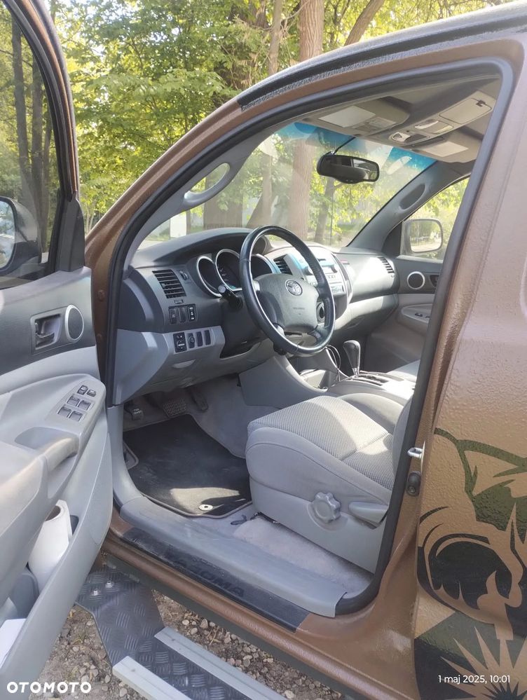 Toyota Tacoma - 9