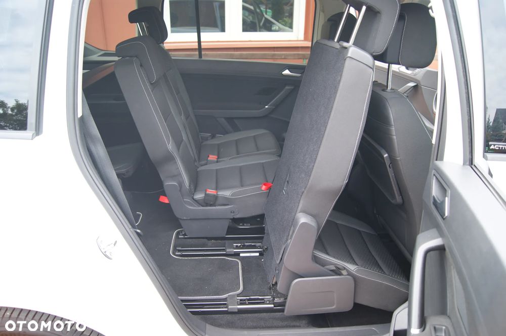 Volkswagen Touran 2.0 TDI SCR DSG ACTIVE - 32