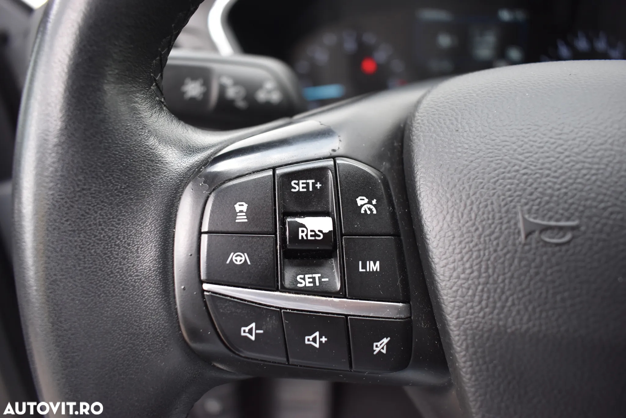 Ford Kuga - 13