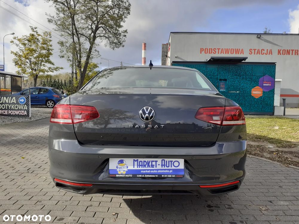 Volkswagen Passat - 4