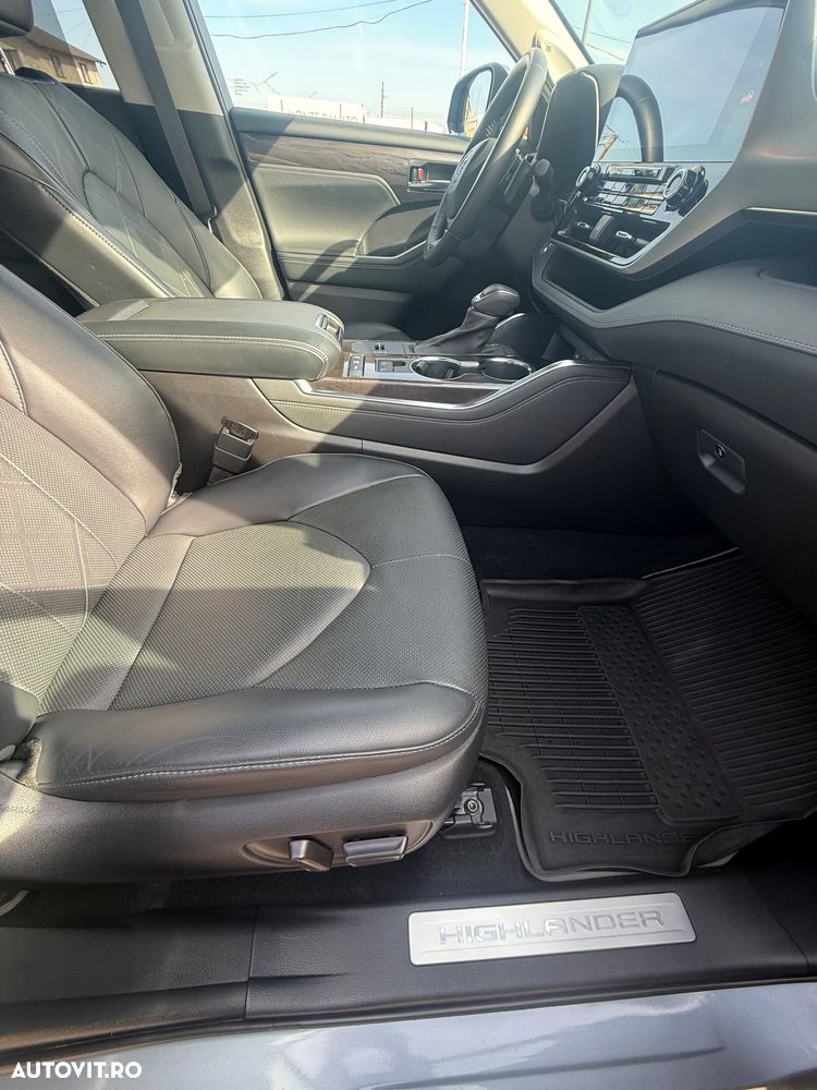 Toyota Highlander 2.5 Hybrid Luxury - 26