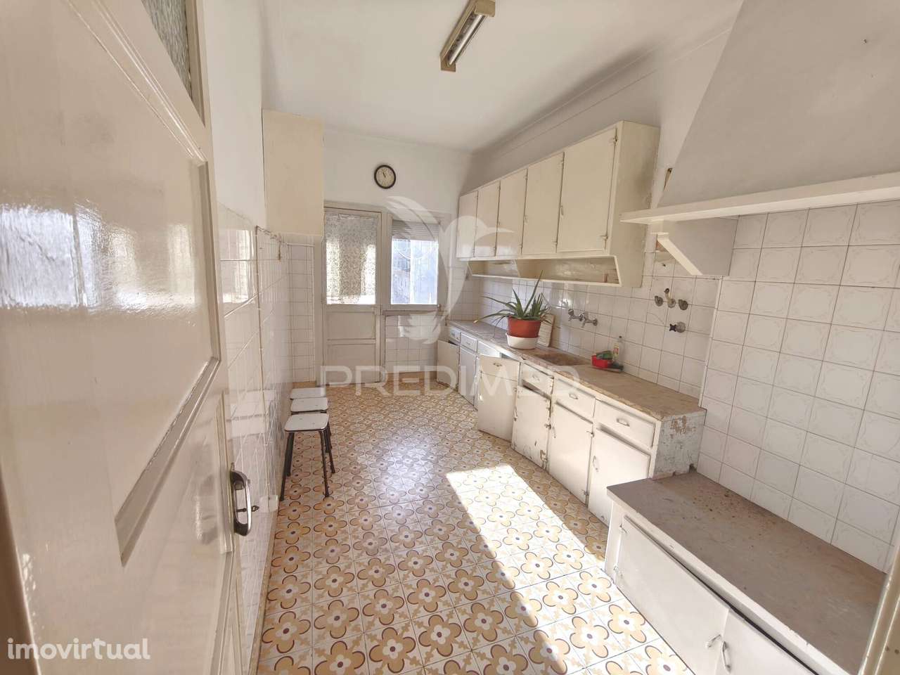 Apartamento T3 com enorme potencial na Cova da Piedade - Grande imagem: 2/20