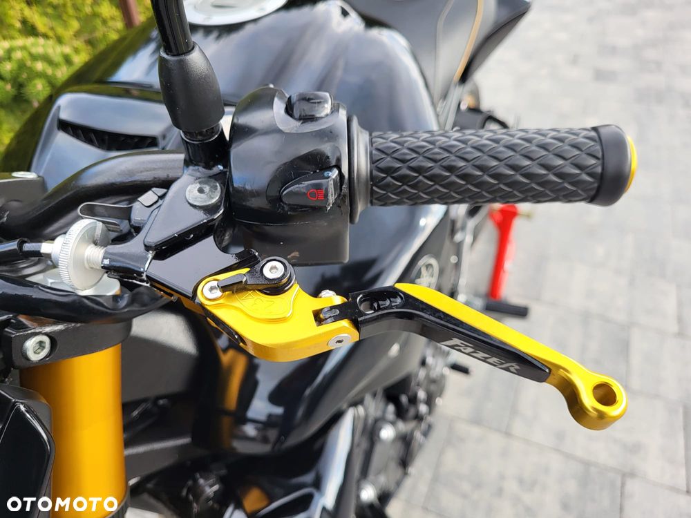 Yamaha FZ8 - 11