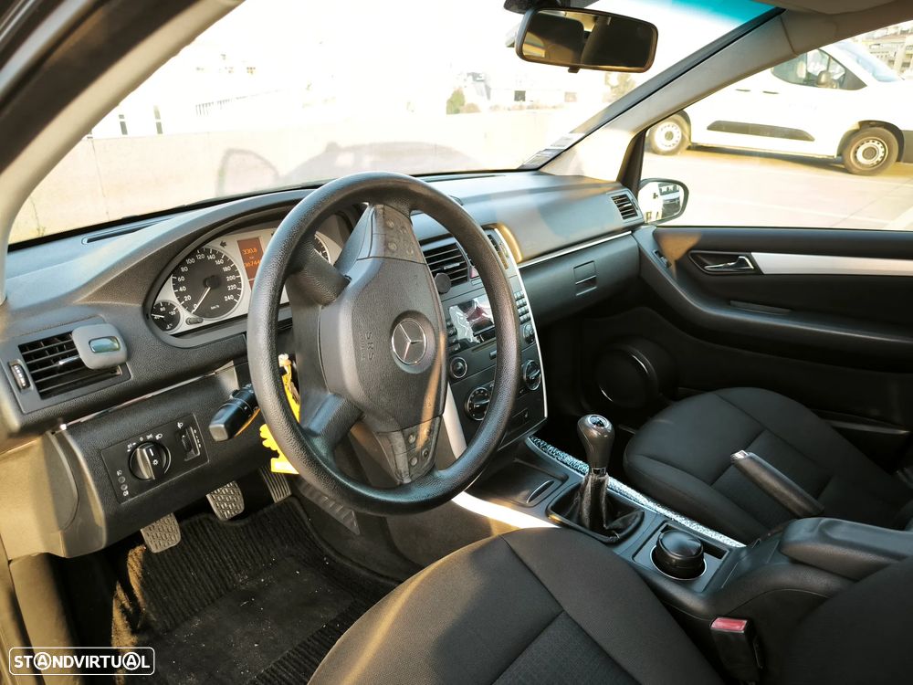 Mercedes-Benz B 180 CDI — fotografia 6