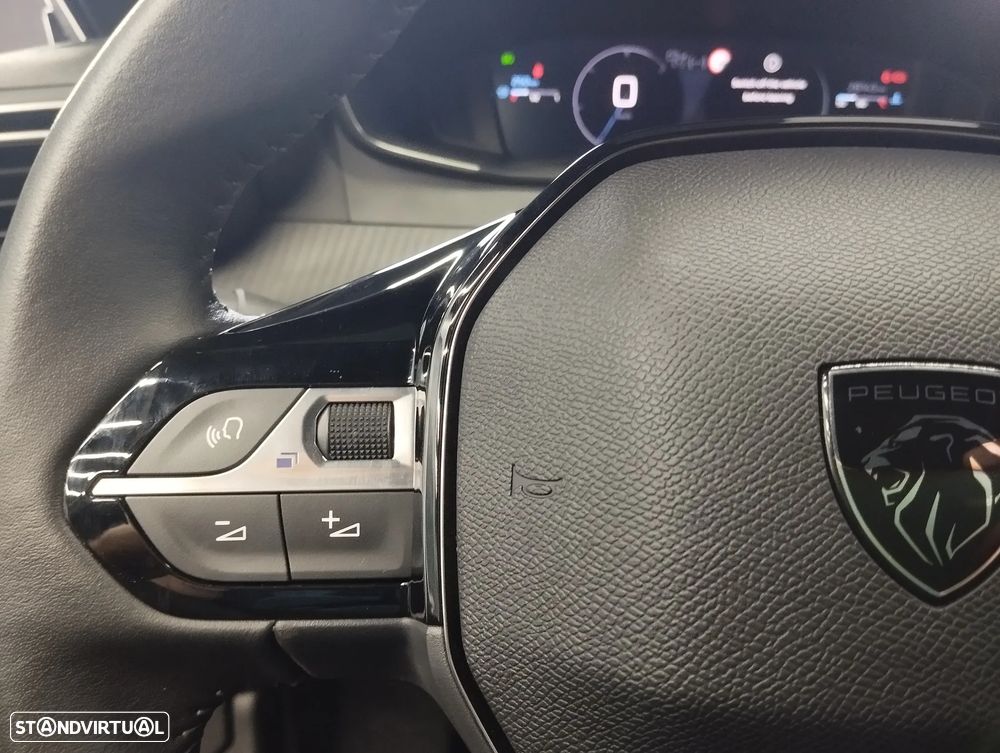 Peugeot 2008 1.2 PureTech Allure - 21