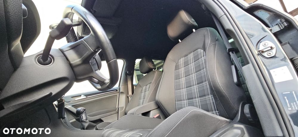 Volkswagen Golf - 15