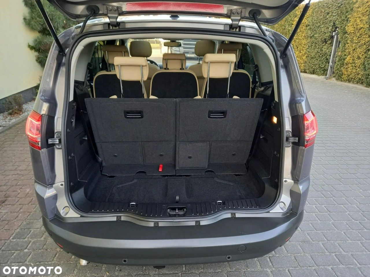 Ford S-Max - 14
