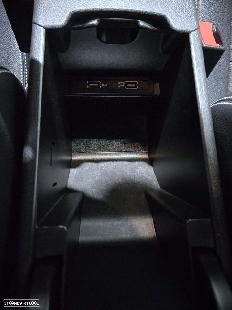 Mercedes-Benz A 180 d Urban — fotografia 31