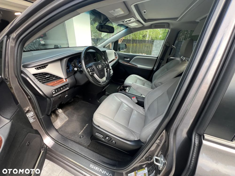 Toyota Sienna - 9