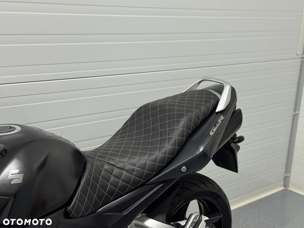 Suzuki GSR - 20