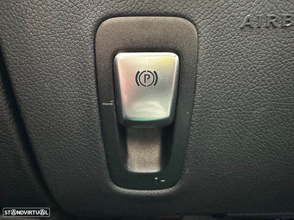 Mercedes-Benz E 220 d AMG designo - 24