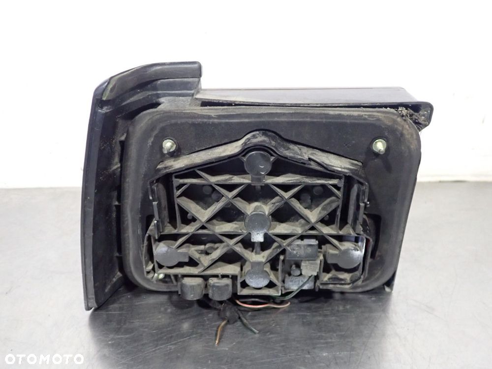 LAMPA PRAWA TYLNA VOLKSWAGEN JETTA II LIFT - 7