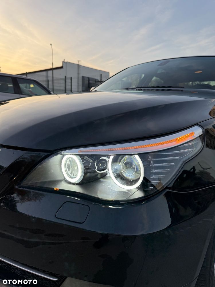 BMW Seria 5 525d - 24