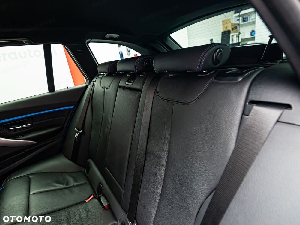 BMW Seria 3 320d M Sport - 26