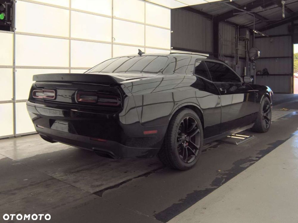 Dodge Challenger - 5
