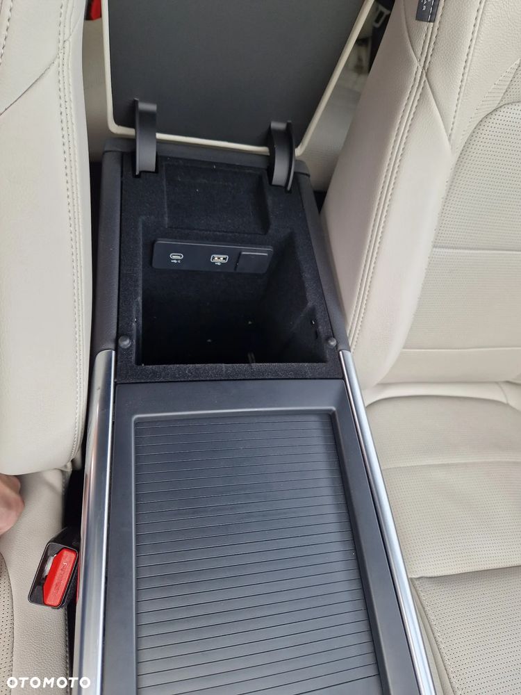 Jaguar XE 2.0 P300 AWD R-Dynamic SE - 26