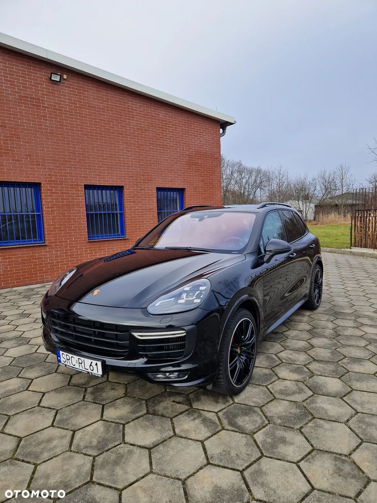 Porsche Cayenne - 1