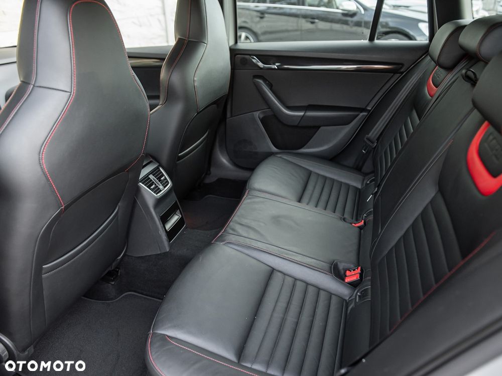 Skoda Octavia 2.0 TSI RS - 25